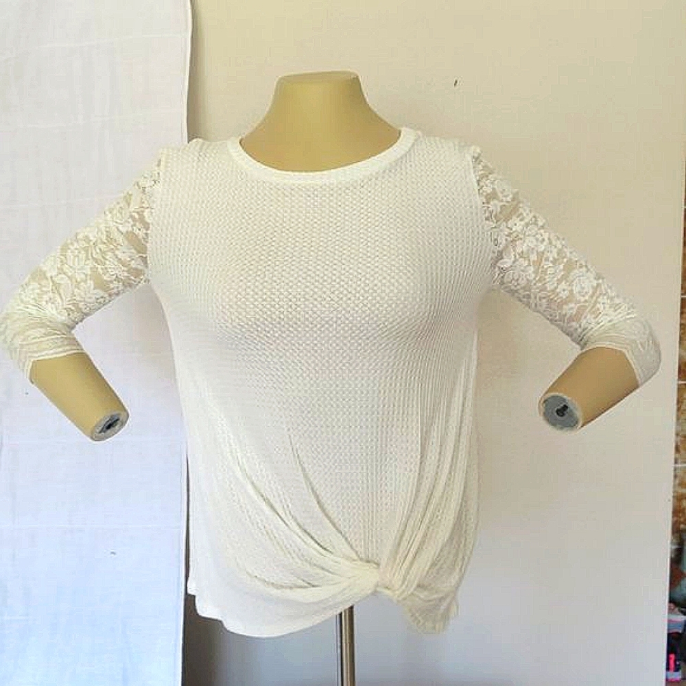 NWT Women's White Birch Cream Top w/Lace Sleeves